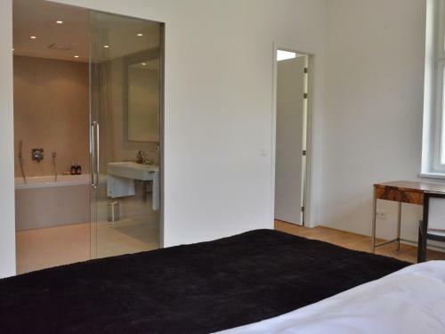 Kolonada Luxury 3 Bedroom Apartment Manes