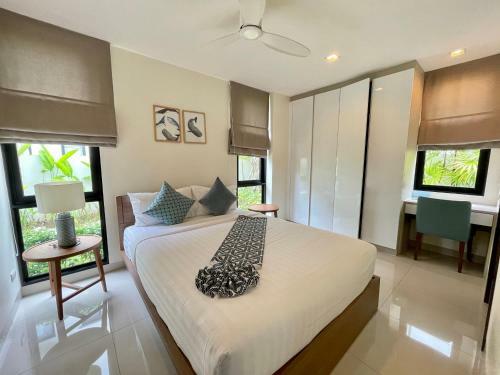 5 Bedroom Rooftop Pool Villa Laguna Park