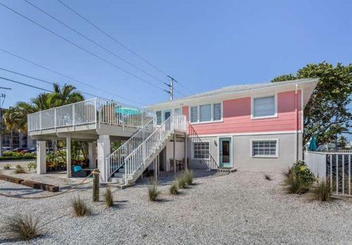 Flamingo Villas A Downstairs - Beautiful Beach Bungalow With Pool