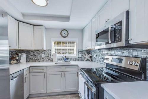 Flamingo Villas A Downstairs - Beautiful Beach Bungalow With Pool