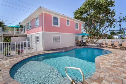 Flamingo Villas A Downstairs - Beautiful Beach Bungalow With Pool