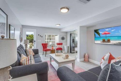Flamingo Villas A Downstairs - Beautiful Beach Bungalow With Pool