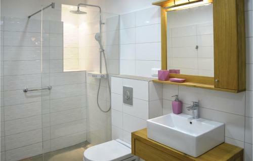 Four-bedroom Holiday Home In Svirce