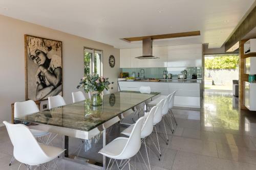 Hostal Element House Bakoven