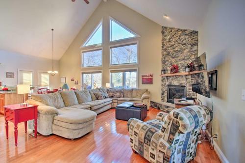 Blue Ridge Home With Mtn Views And On-site Skiing!