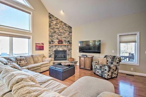 Blue Ridge Home With Mtn Views And On-site Skiing!