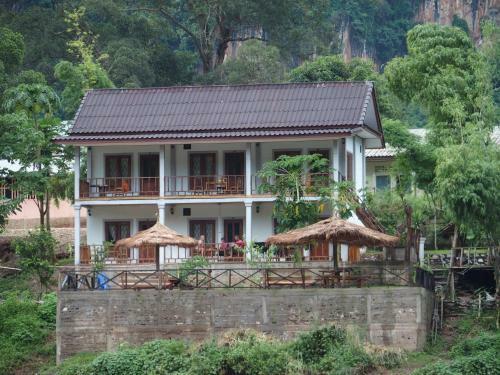 Hostal Nam Ou River Lodge