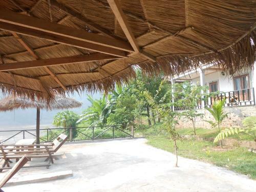 Hostal Nam Ou River Lodge