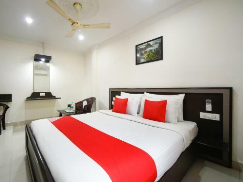 Hotel Pleasant Stays - Near Airport