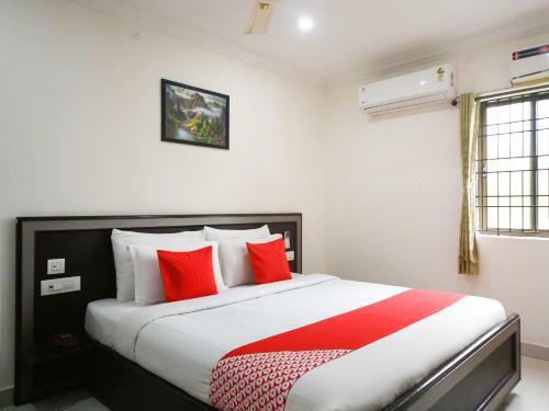 Hotel Pleasant Stays - Near Airport