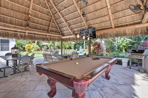 Tropical Palm Beach Escape With Outdoor Paradise!