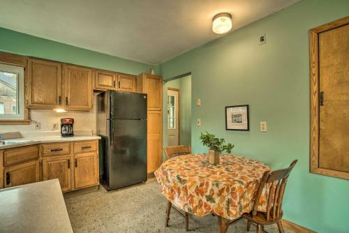 Evolve Hideaway On 75 Acres Near Canadohta Lake!