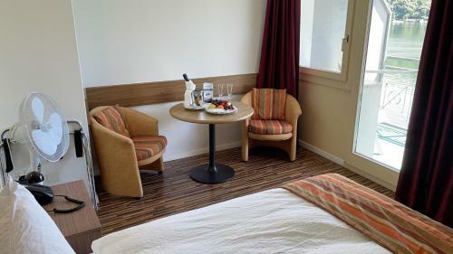 Tresa Bay Hotel