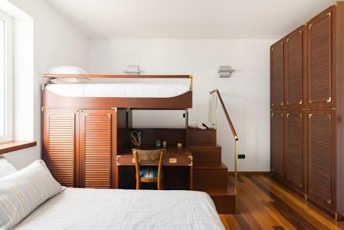 Sunny Seafront Apartment Dolphin