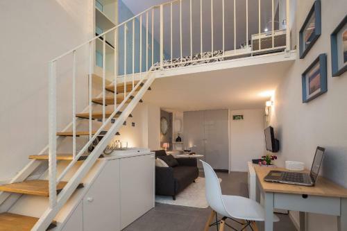 Hostal Rooms N&m