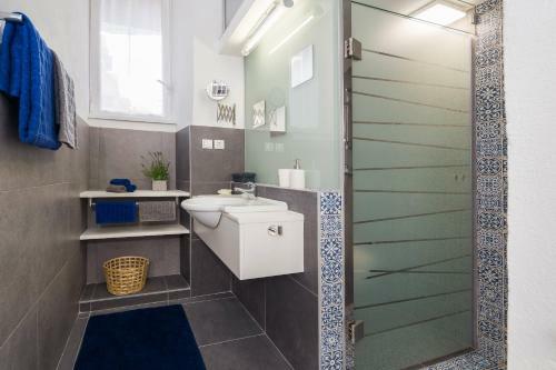 Hostal Rooms N&m