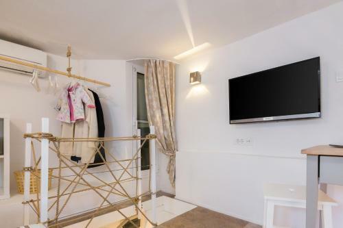 Hostal Rooms N&m
