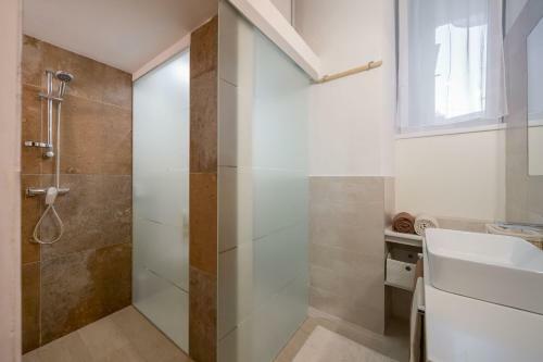 Hostal Rooms N&m