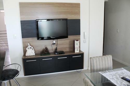 018 - Apartamento Com 4 Dormit�rios Centro de Bombinhas- Garagem Para 3 Carros