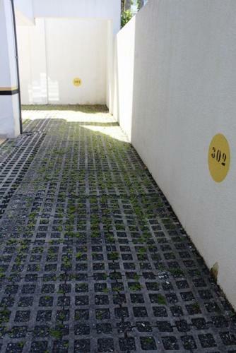018 - Apartamento Com 4 Dormit�rios Centro de Bombinhas- Garagem Para 3 Carros