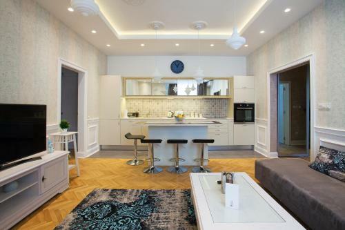 Apartment Passage