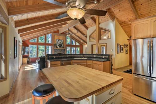 Immaculate Cabin With Bbq Deck And Community Pool
