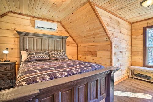 Serene Lakefront Cabin With Deck And Fire Pit!