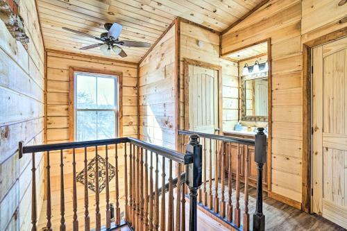 Serene Lakefront Cabin With Deck And Fire Pit!