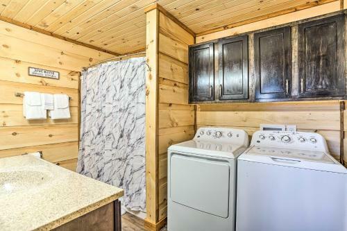 Serene Lakefront Cabin With Deck And Fire Pit!