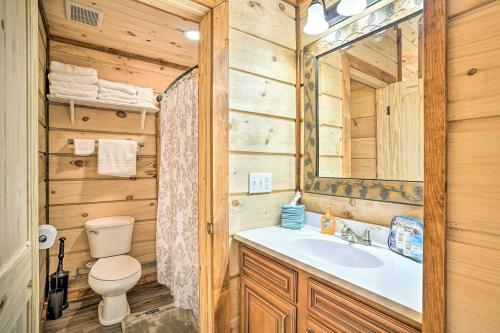 Serene Lakefront Cabin With Deck And Fire Pit!