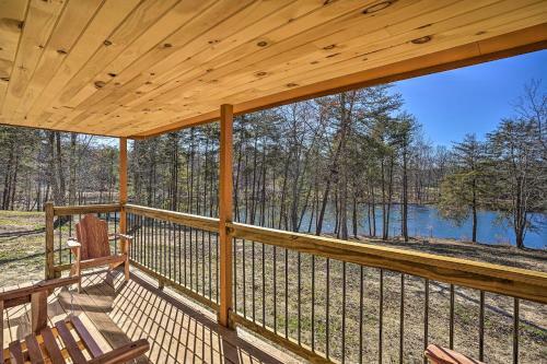Serene Lakefront Cabin With Deck And Fire Pit!