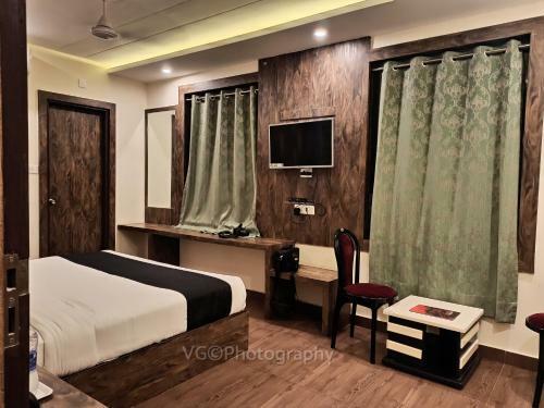 Hotel Janki Inn - Hotel In Sigra