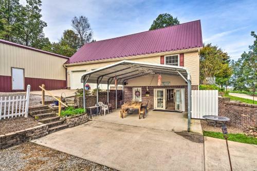 Apartment With Shared Amenities On 50 Acres