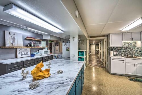Apartment With Shared Amenities On 50 Acres