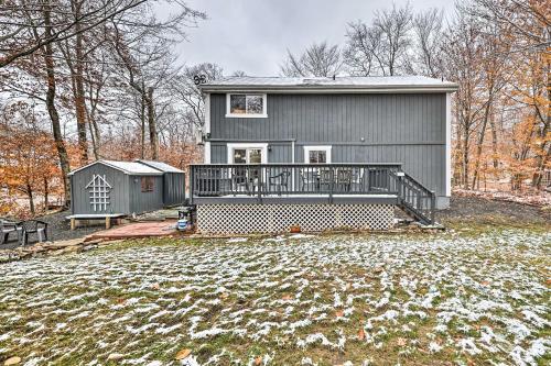 Country Club Hideaway With Community Amenities!