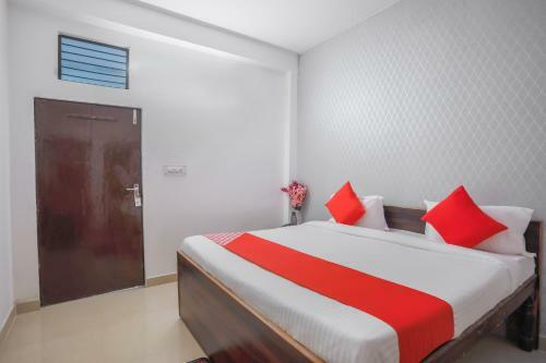 Hotel Oyo 71870 Rj Residency