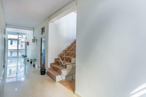 Hotel Oyo 71870 Rj Residency