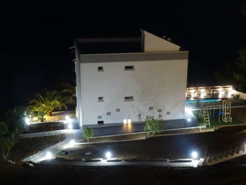 Seaside Villa Nikola With Pool For 12 Persons