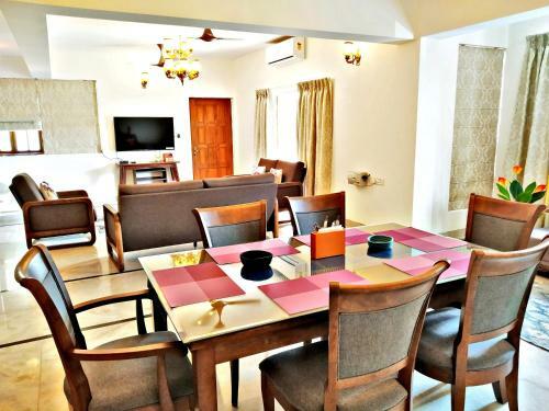 Villa de Plumeria 2bhk Pool 1km Candolim Beach!