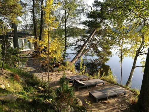 Antinkallio Lakeside Cape