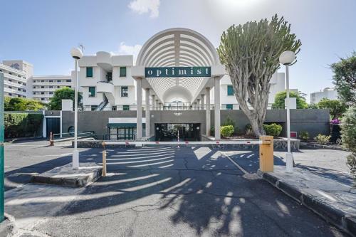 Optimist, Apartament Las Americas