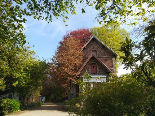 Le Domaine Des Roches, Auberge Collective