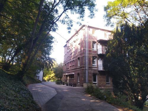 Le Domaine Des Roches, Auberge Collective
