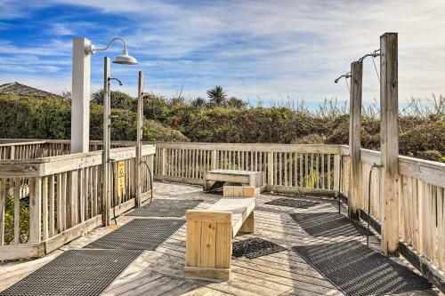 Apartamento Oceanside Emerald Isle Condo, Steps To Beach!