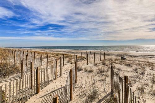 Apartamento Oceanside Emerald Isle Condo, Steps To Beach!