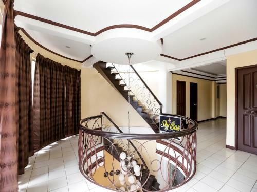 Hotel Oyo 759 Royal South Garden Suites