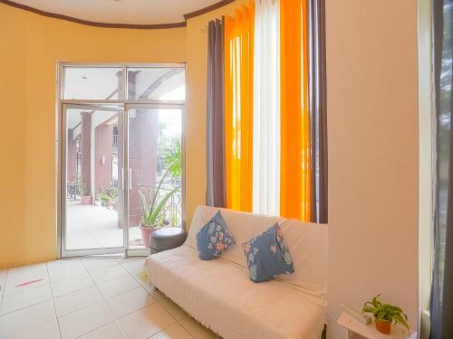 Hotel Oyo 759 Royal South Garden Suites