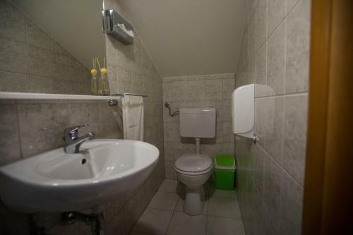 Hostal ?ilin ?emer