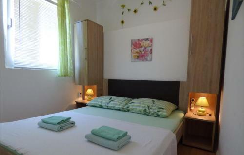 Stunning Home In Mimice With Jacuzzi, Wifi And 3 Bedrooms