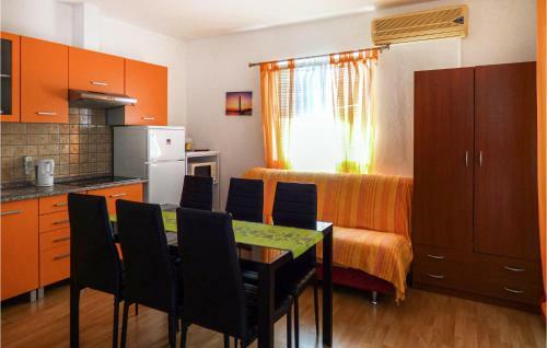 Stunning Home In Mimice With Jacuzzi, Wifi And 3 Bedrooms